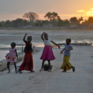 enfants de Limane le soir